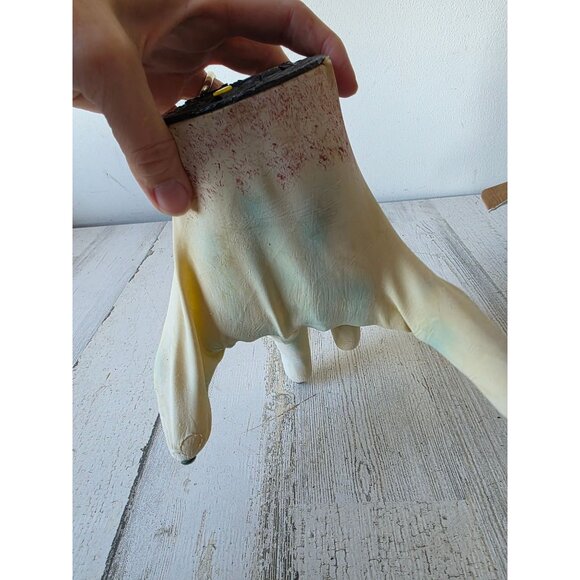 Crawling monster hand Halloween animated prop sound haunted house severed hand - Picture 7 of 7